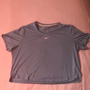 Nike crop workout top